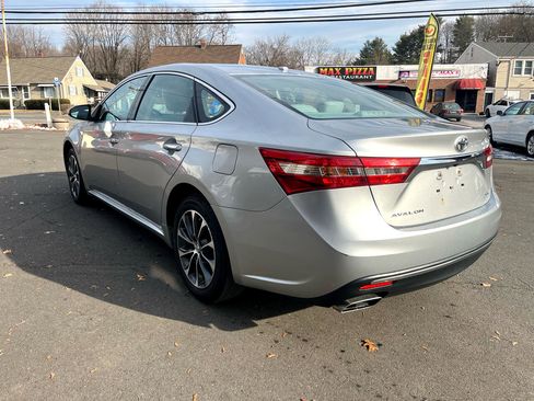 Used 2016 Toyota Avalon XLE Premium image 3