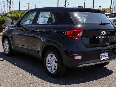 New 2026 Hyundai Venue SE FWD image 9