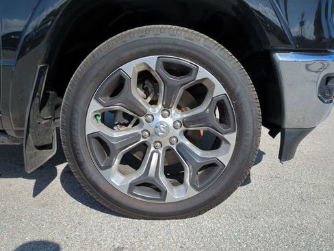 Used 2024 RAM 1500 Limited image 11