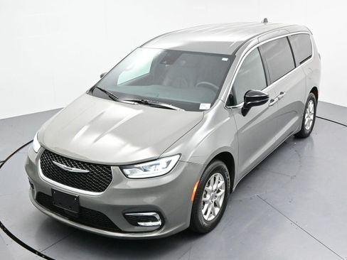 Used 2025 Chrysler Pacifica Select FWD image 66