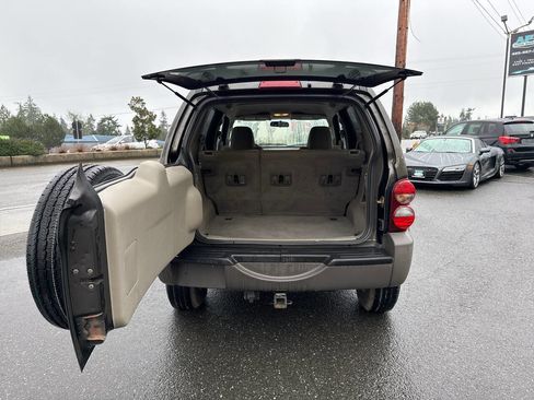 Used 2005 Jeep Liberty Renegade w/ Trailer Tow Group image 6