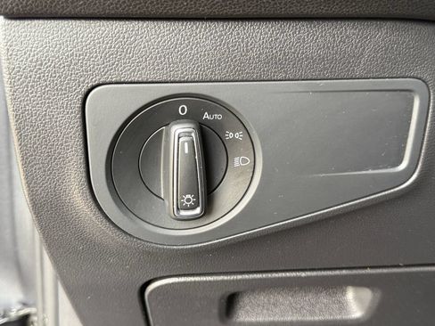 Used 2023 Volkswagen Tiguan SE w/ Panoramic Sunroof Package FWD image 21