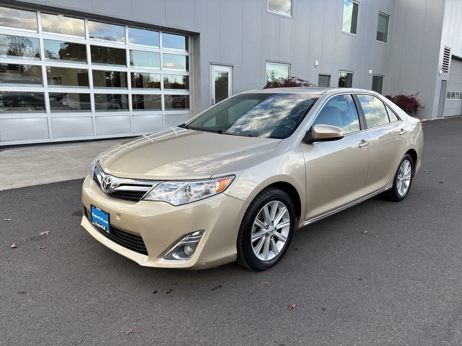Used 2012 Toyota Camry XLE w/ Leather Pkg FWD image 1