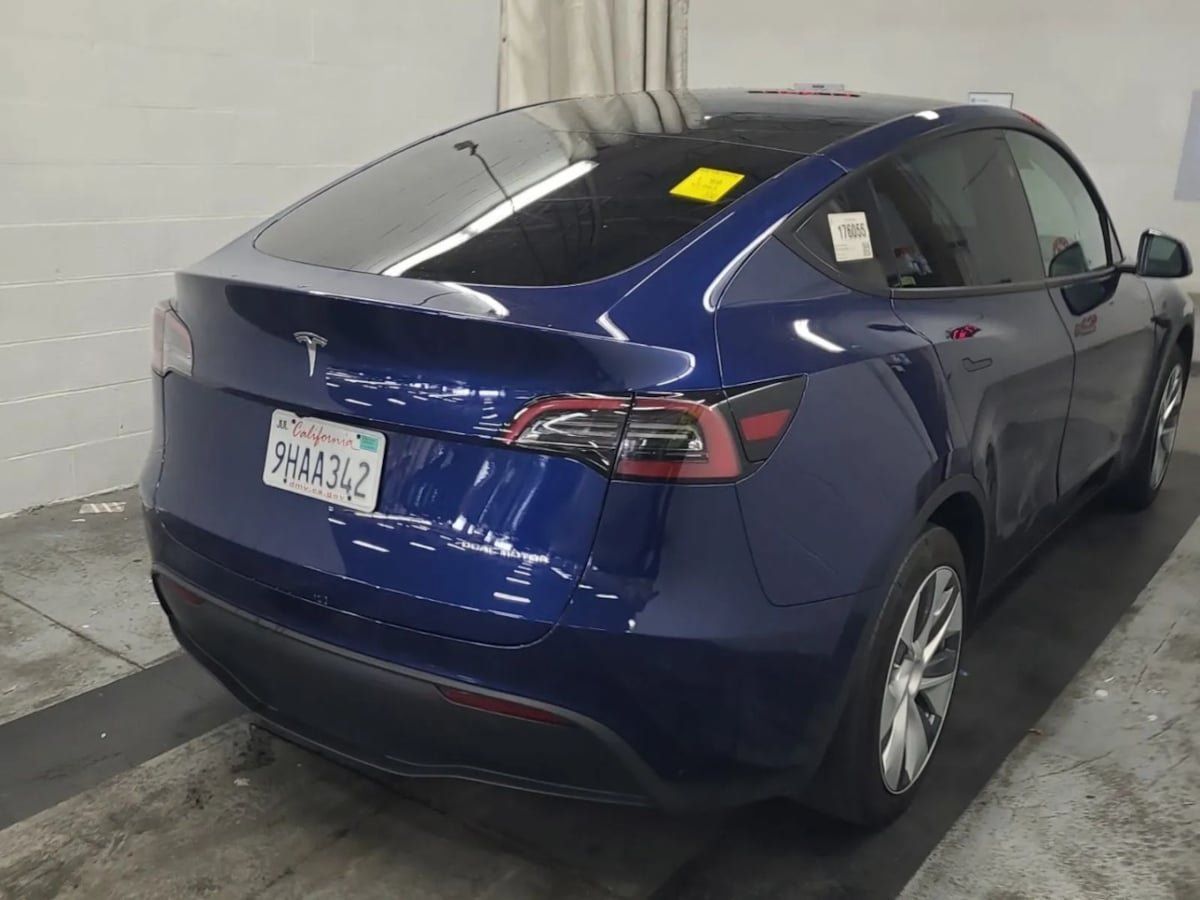 Used 2023 Tesla Model Y Long Range AWD/4WD image 3