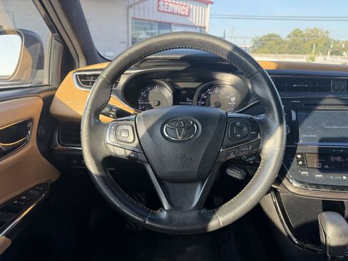 Used 2018 Toyota Avalon XLE FWD image 21