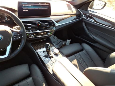 Used 2023 BMW 530e xDrive w/ Convenience Package image 14