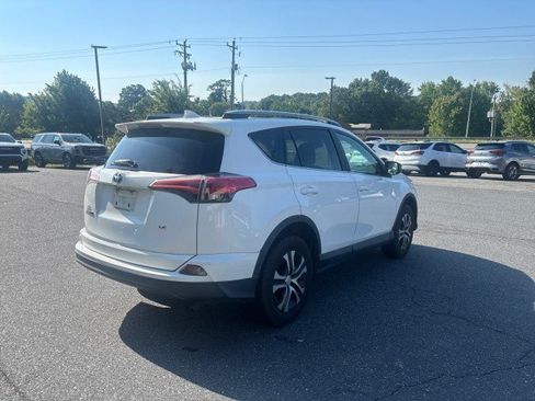 Used 2017 Toyota RAV4 LE FWD image 5