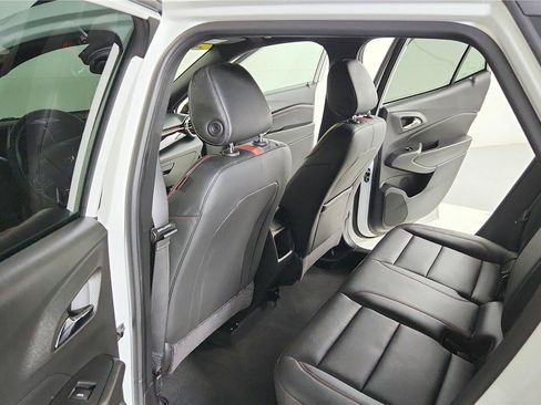 Used 2024 Chevrolet Trax RS w/ Sunroof Package FWD image 25