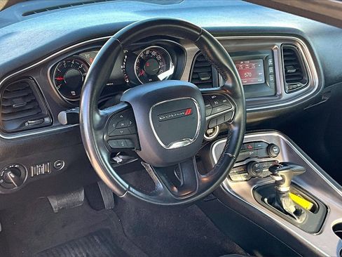 Used 2016 Dodge Challenger SXT image 8