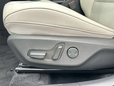 Certified 2025 Kia Niro EX FWD image 15