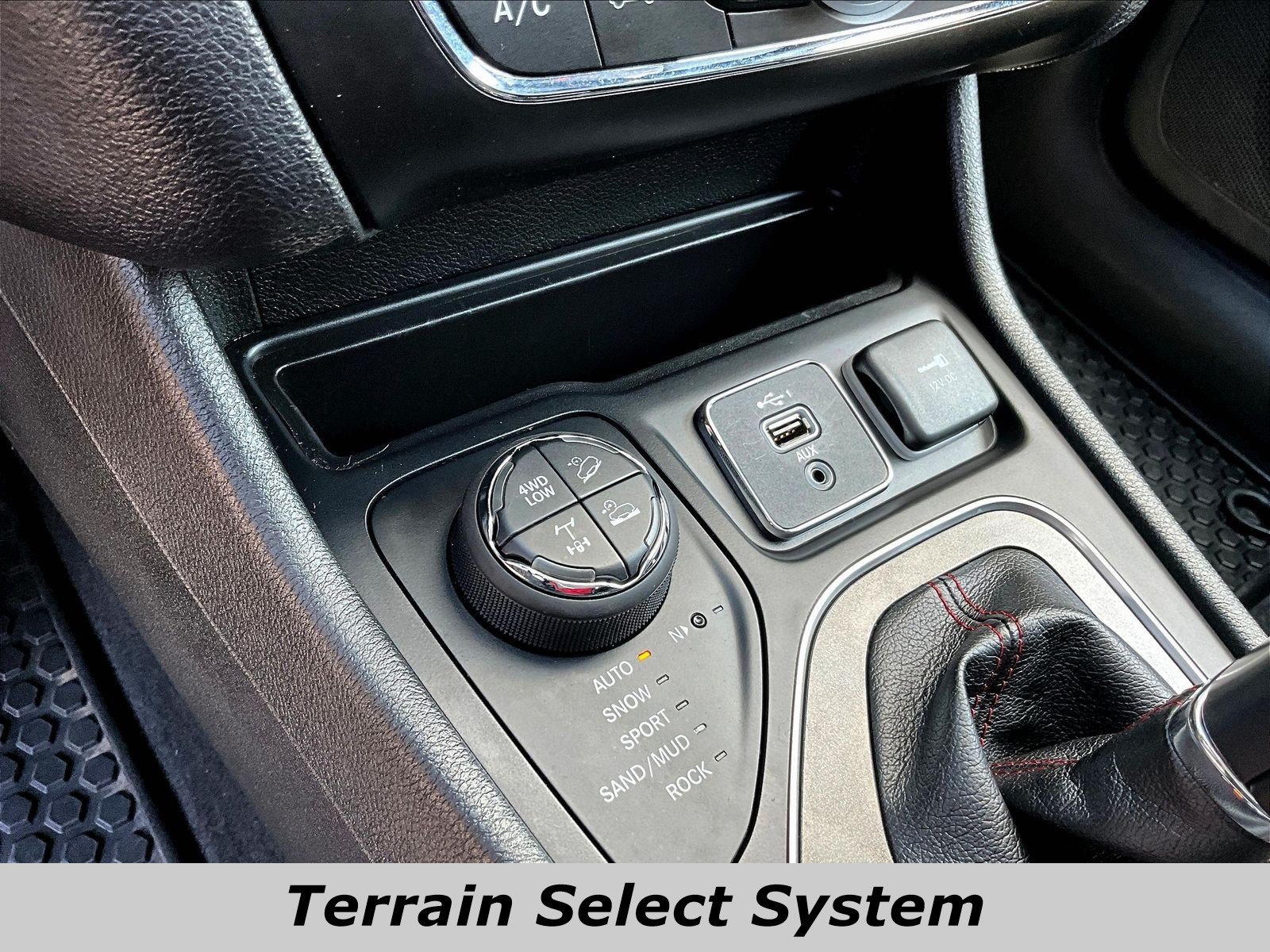 Used 2022 Jeep Cherokee Trailhawk w/ Trailer Tow Group AWD/4WD image 16