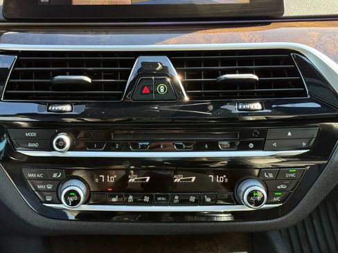 Used 2017 BMW 530i xDrive image 18