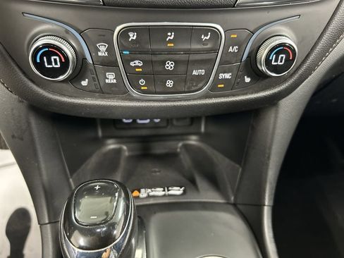Used 2019 Chevrolet Equinox Premier FWD image 16