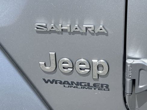 Used 2020 Jeep Wrangler Unlimited Sahara image 11