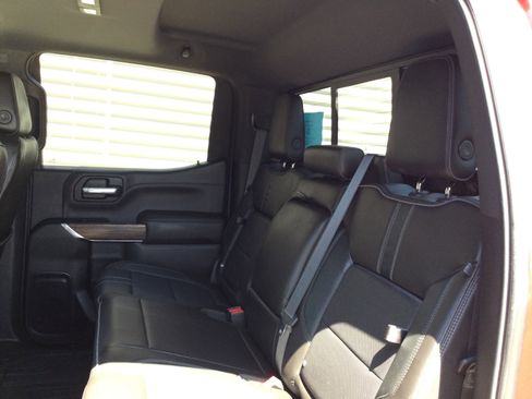 Used 2019 Chevrolet Silverado 1500 High Country w/ Technology Package image 8