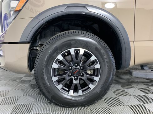 Used 2021 Nissan Titan PRO-4X w/ Pro-4x Convenience Package AWD/4WD image 9