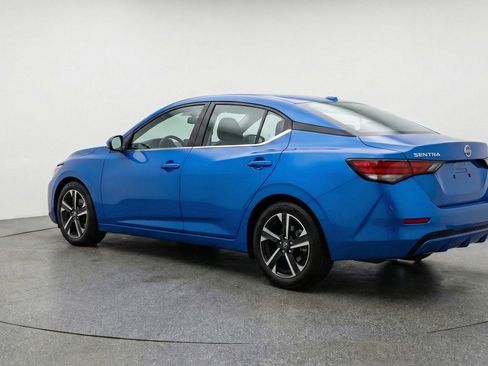 Used 2025 Nissan Sentra SV image 6