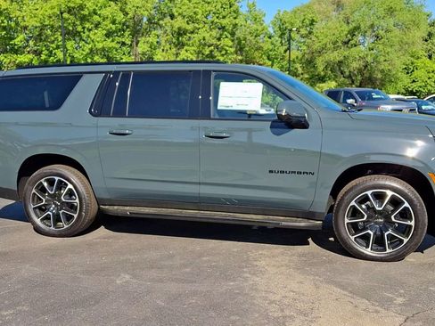 New 2026 Chevrolet Suburban RST w/ RST Capability Package AWD/4WD image 4