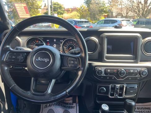 Used 2021 Jeep Gladiator Sport AWD/4WD image 11