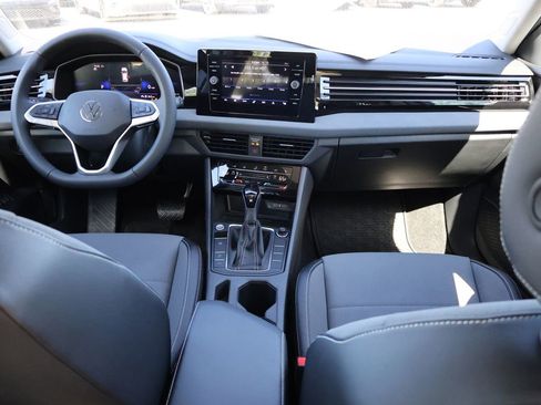 New 2026 Volkswagen Jetta SE FWD image 16