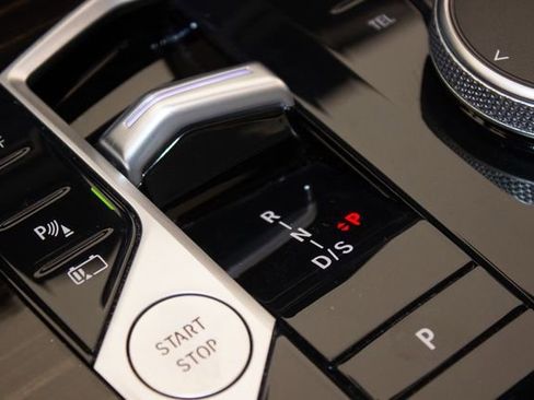 Used 2025 BMW X5 xDrive50e image 33