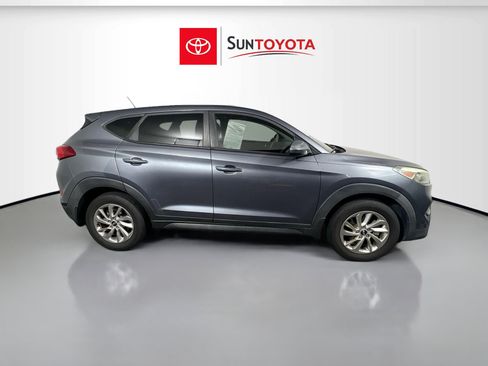 Used 2017 Hyundai Tucson SE image 2
