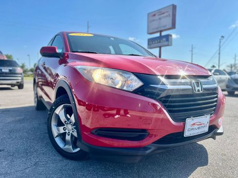 Used 2017 Honda HR-V LX image 1