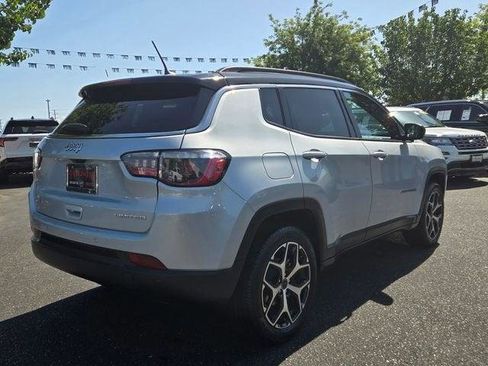 Used 2025 Jeep Compass Limited AWD/4WD image 4