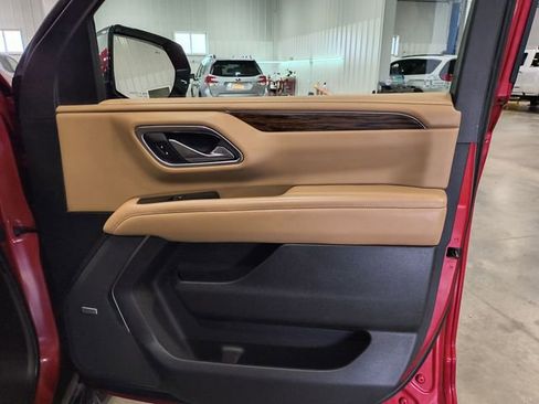 Used 2023 Chevrolet Suburban Premier AWD/4WD image 30