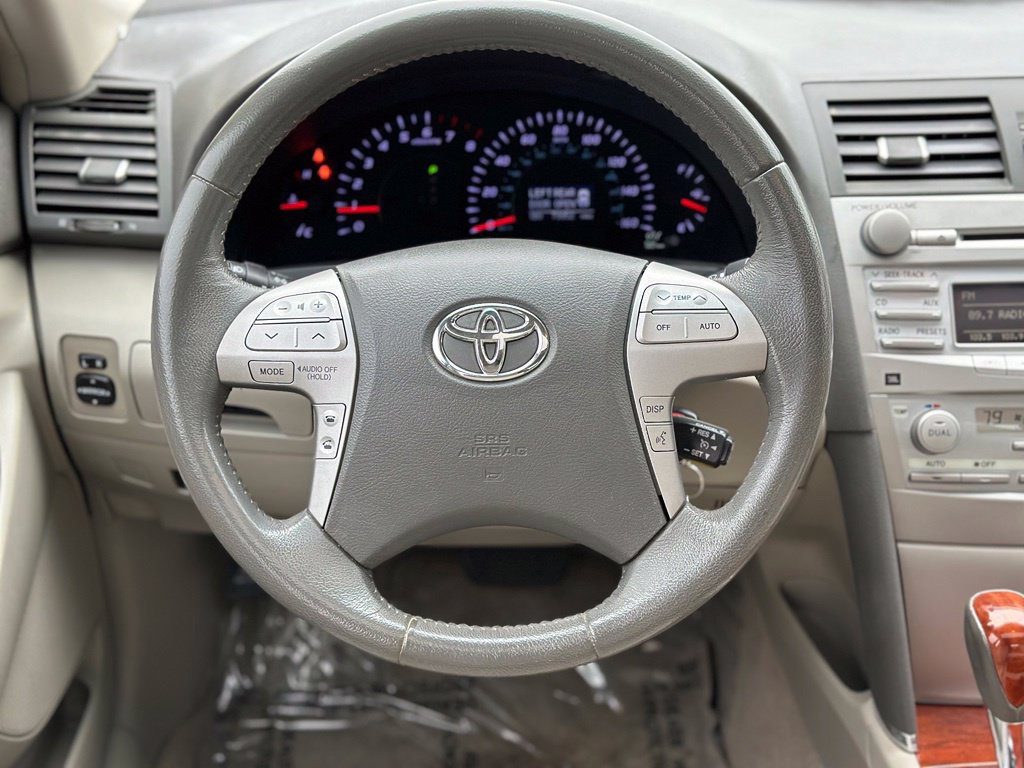 Used 2011 Toyota Camry XLE FWD image 29