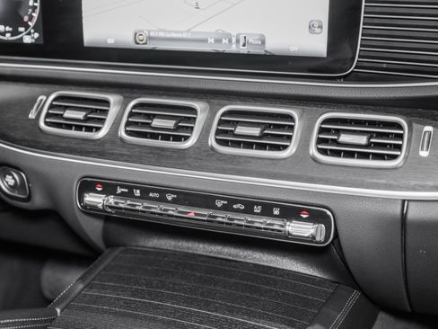 Used 2025 Mercedes-Benz GLE 450e 4MATIC image 37