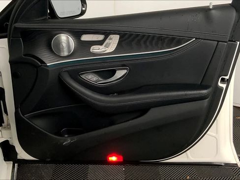 Used 2019 Mercedes-Benz E 300 4MATIC image 23