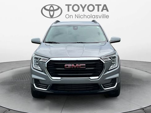 Used 2023 GMC Terrain SLE w/ Driver Convenience Package FWD image 8