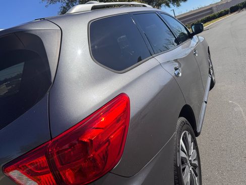 Used 2019 Nissan Pathfinder S image 33