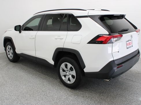 Used 2020 Toyota RAV4 LE FWD image 9