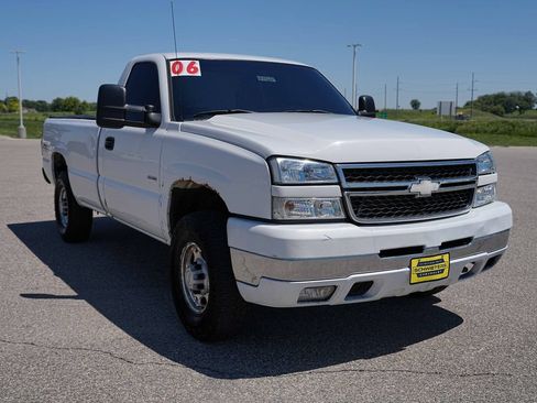 Used 2006 Chevrolet Silverado 2500 W/T w/ Heavy-Duty Power Package AWD/4WD image 3