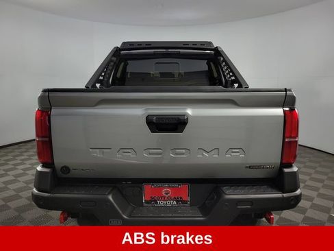 Used 2025 Toyota Tacoma Trailhunter image 7