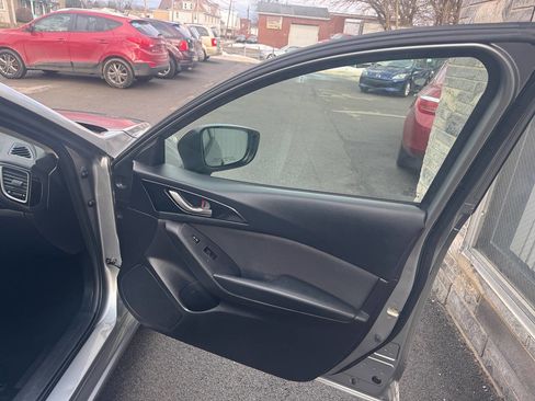 Used 2016 MAZDA MAZDA3 i Sport image 23