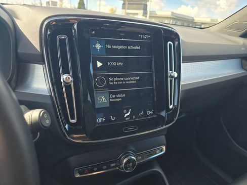 Used 2020 Volvo XC40 T5 Momentum w/ Protection Package image 28