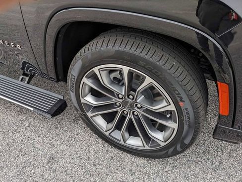 Used 2024 Jeep Grand Wagoneer Series III w/ Flexible Seating Group image 33