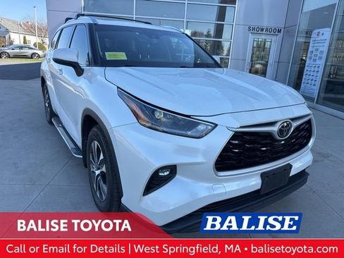 Used 2021 Toyota Highlander XLE image 1
