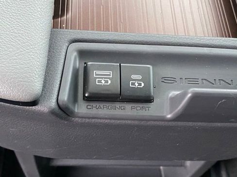 Used 2023 Toyota Sienna XLE image 23