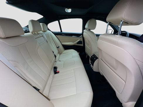 Used 2023 BMW 530e w/ Premium Package image 19