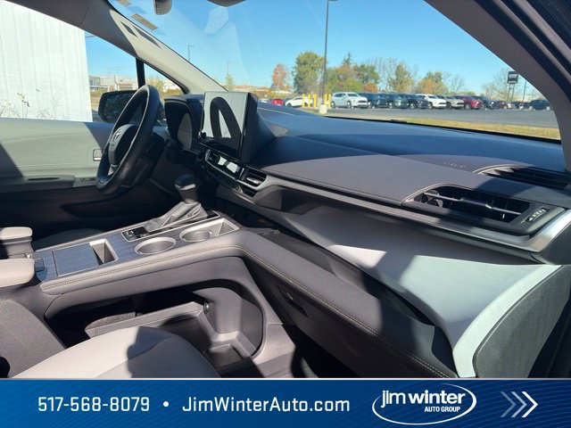 Used 2025 Toyota Sienna XLE FWD image 14