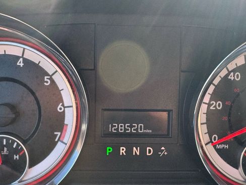 Used 2017 Dodge Grand Caravan SXT image 5