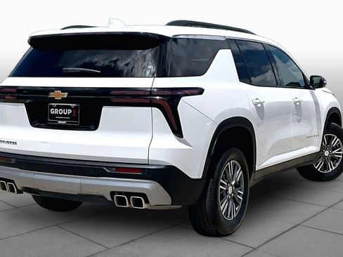 Used 2026 Chevrolet Traverse LT FWD image 13
