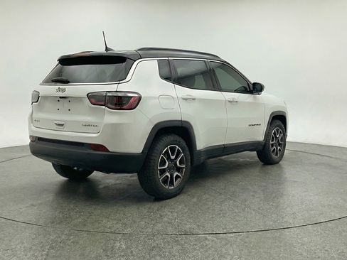 Used 2025 Jeep Compass Trailhawk AWD/4WD image 9