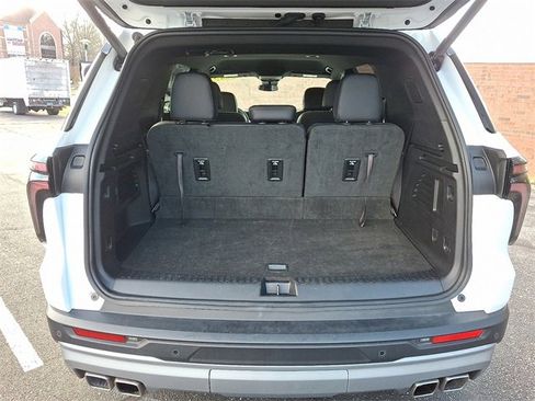 Used 2025 Chevrolet Traverse LT image 29