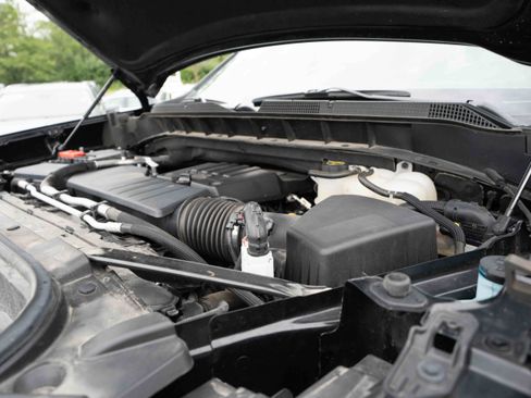 Used 2024 Chevrolet Silverado 1500 LT AWD/4WD image 32
