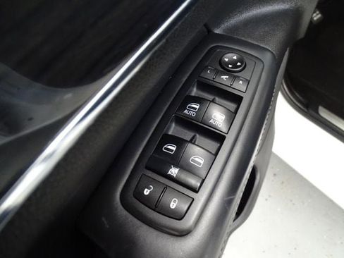 Used 2020 Jeep Grand Cherokee Overland image 10